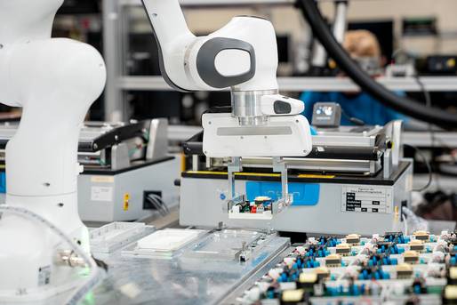 Knickarmroboter bei der Arbeit